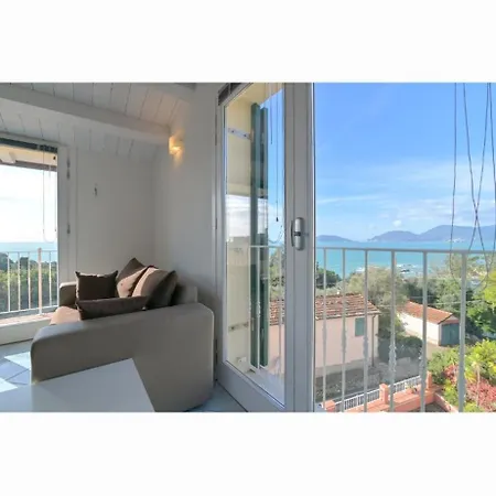 Apartment Mansarda Lawrence Lerici